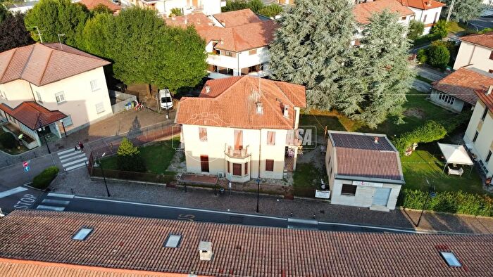 Casa con 6 locali in vendita in Via Giacomo Matteotti, Osio Sotto