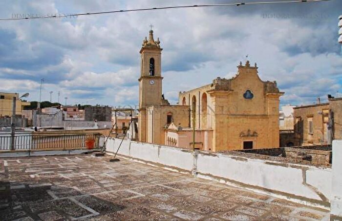 Casa con 6 locali in vendita in Tricase