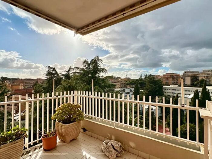 Appartamento con 5 locali in vendita in Via Giuseppe Taverna, Roma