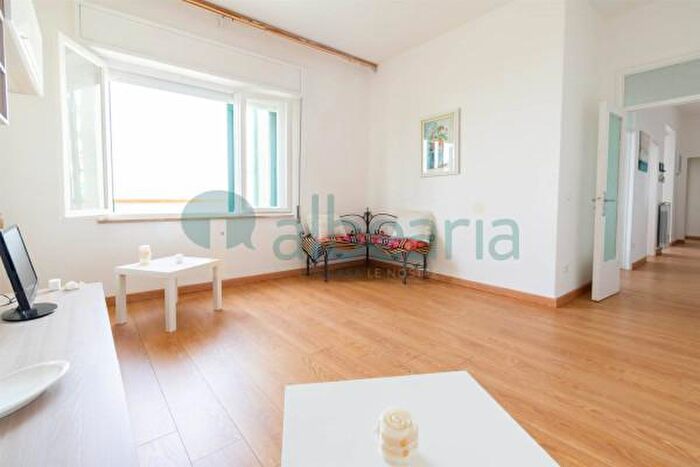 Appartamento con 5 locali in vendita in Follonica