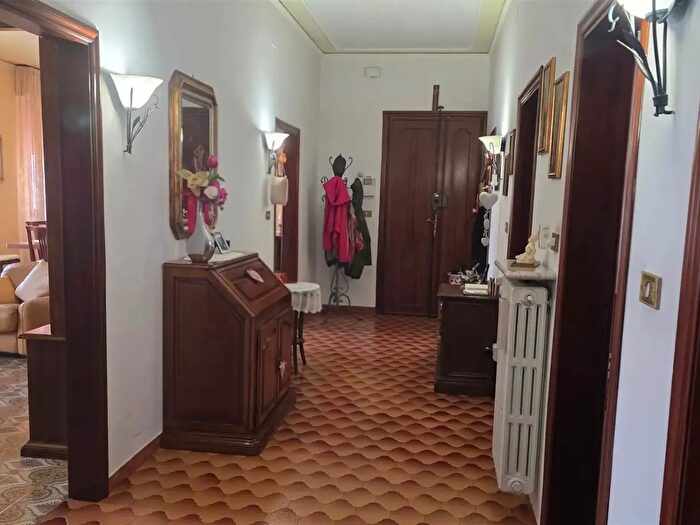 Appartamento con 6 locali in vendita in Prato