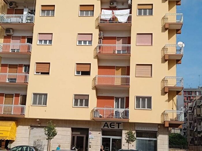 Appartamento trilocale in affitto in Tre Carrare, Taranto