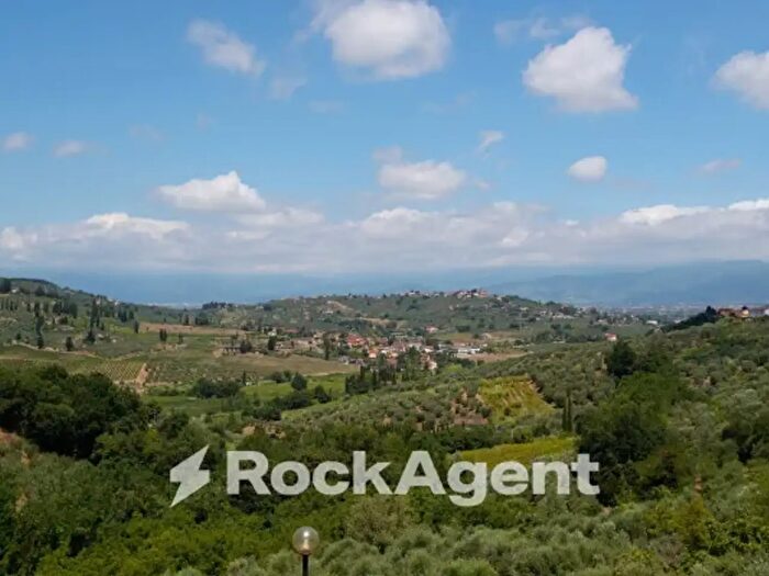 Casa con 6 locali in vendita in Via del Fontanaccio, Carmignano