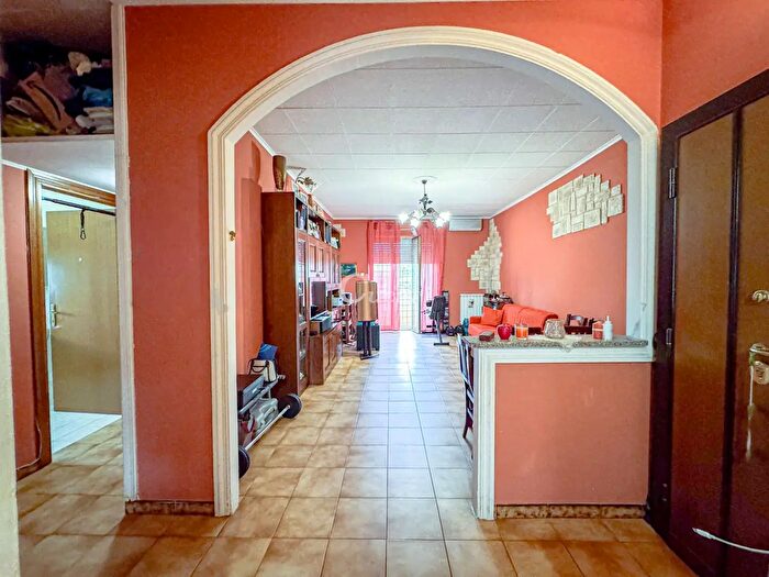 Appartamento trilocale in vendita in Via Castelbellinio, Roma