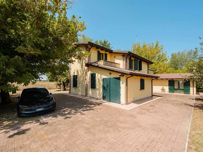 Casa con 6 locali in vendita in Via Carradona G, San Giovanni In Persiceto