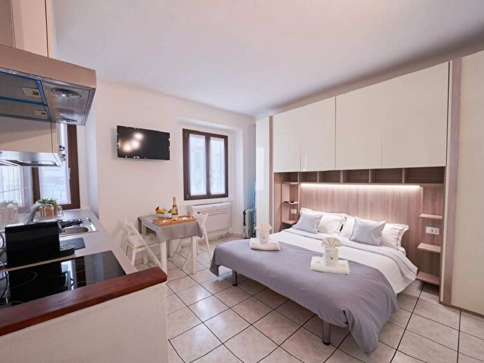 Appartamento monolocale in affitto in Porta Romana Medaglie d'Oro, Milano