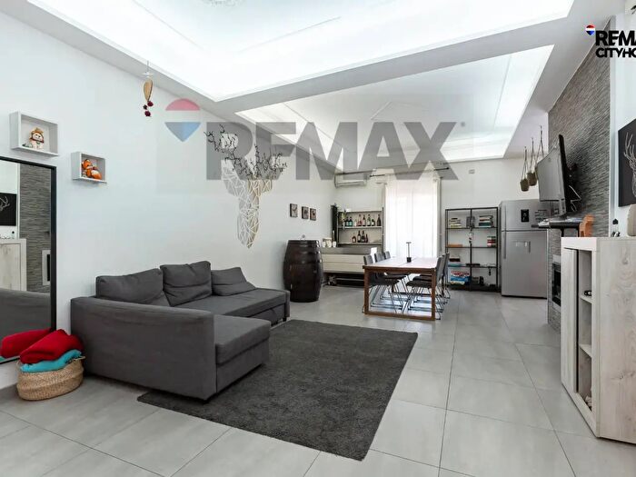 Appartamento quadrilocale in vendita in Via Acitrezza, Catania