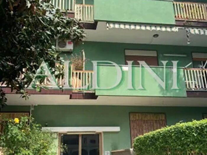 Appartamento con 6 locali in vendita in SantAgata Li Battiati