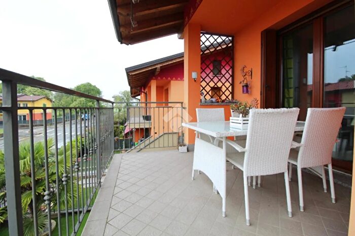 Appartamento trilocale in vendita in Via Roggia Mornichello, Cavernago