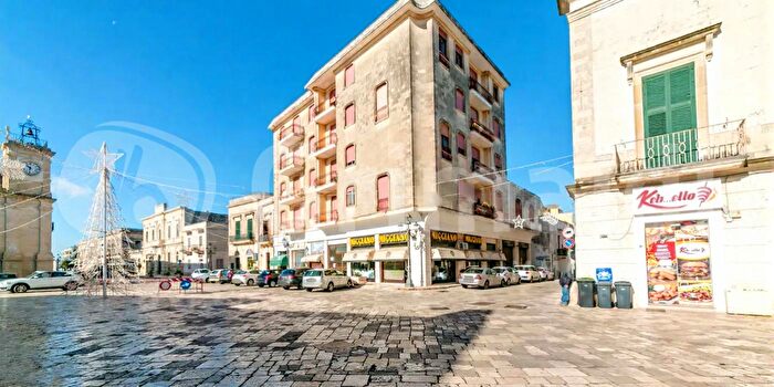 Appartamento trilocale in vendita in Piazza Umberto I, Poggiardo