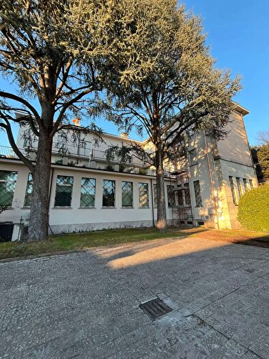 Appartamento con 8 locali in vendita in Via Rimembranze, Castellanza