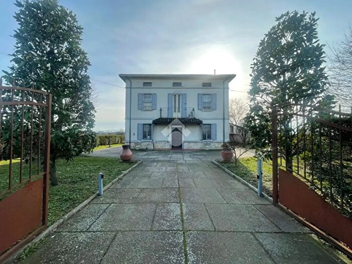 Appartamento trilocale in vendita in Strada Provinciale per Busseto, Fontevivo