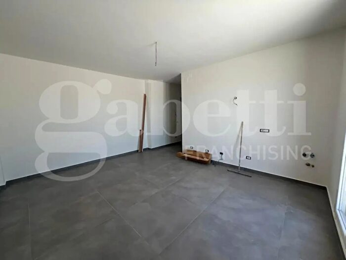 Appartamento quadrilocale in vendita in Via Stradella, Pozzilli