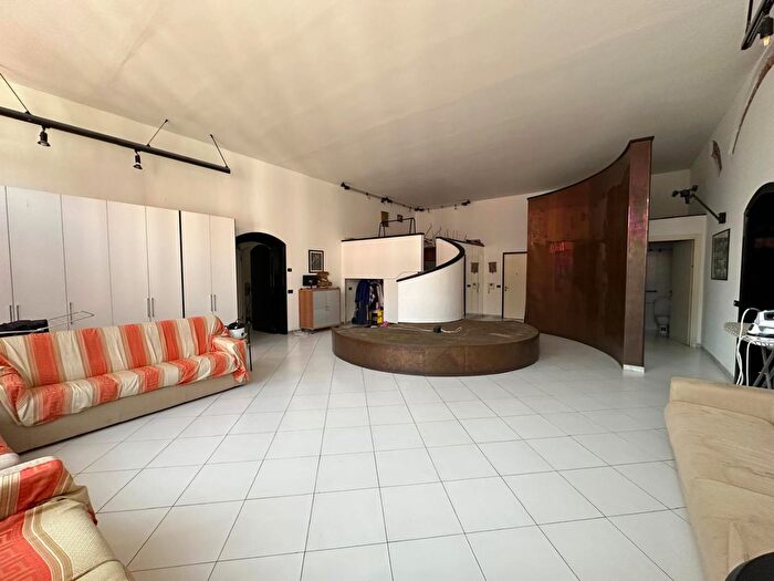 Appartamento con 6 locali in vendita in Pisa