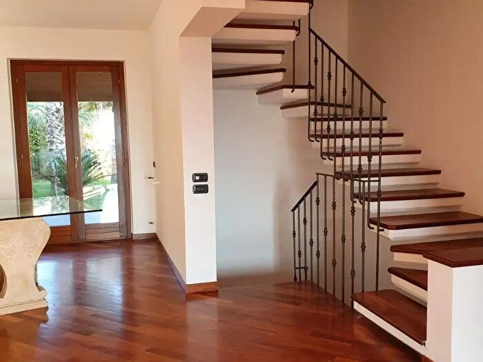 Casa con 7 locali in vendita in Via Fg, Monreale