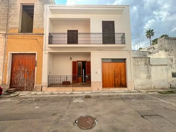 Casa con 6 locali in vendita in Via Pisanelli, Calimera