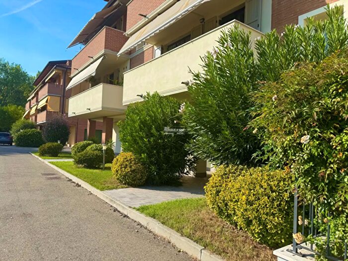 Appartamento quadrilocale in vendita in Via Zanfrognini, Modena