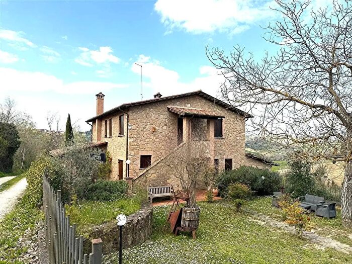 Casa con 10 locali in vendita in Otricoli