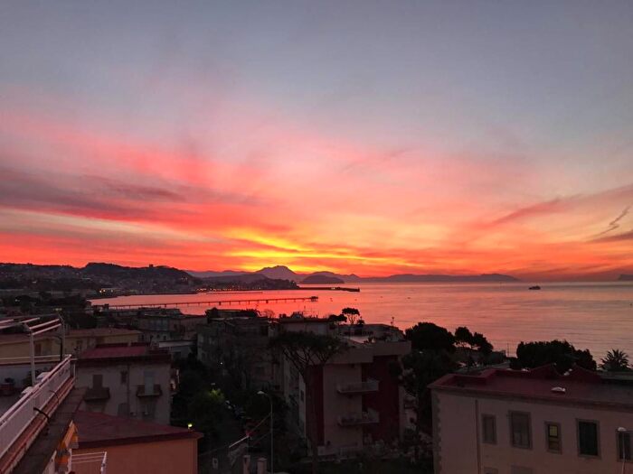 Appartamento trilocale in affitto in Via Virgilio, Arco Felice, Pozzuoli