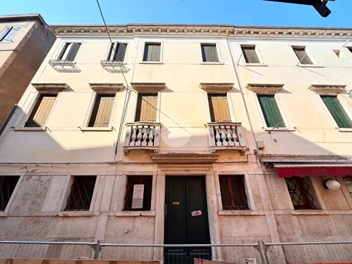 Appartamento trilocale in vendita in Via Cesare Battisti, Chioggia