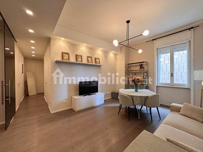 Appartamento trilocale in affitto in Via Edmondo De Amicis, Corso Genova, Milano