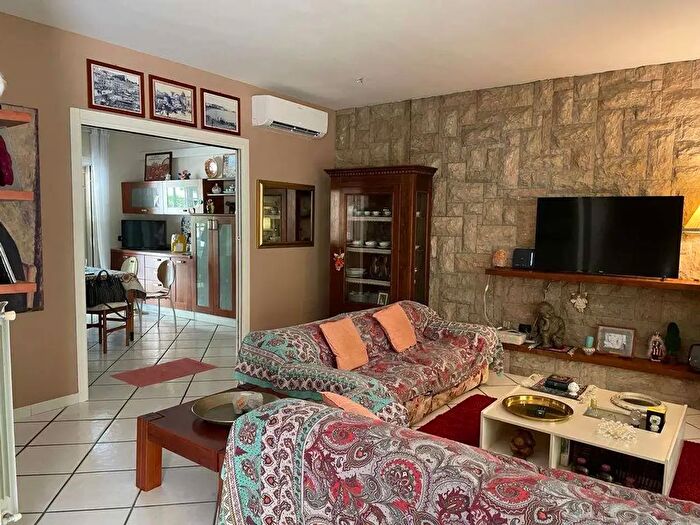 Casa con 13 locali in vendita in Caserta