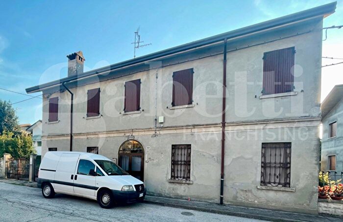 Casa con 8 locali in vendita in Fiscaglia