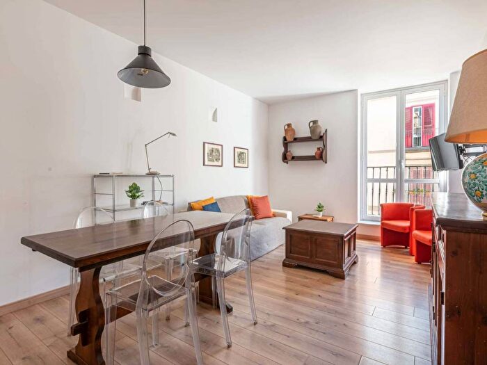 Appartamento trilocale in affitto in Via Torremuzza, Kalsa, Palermo