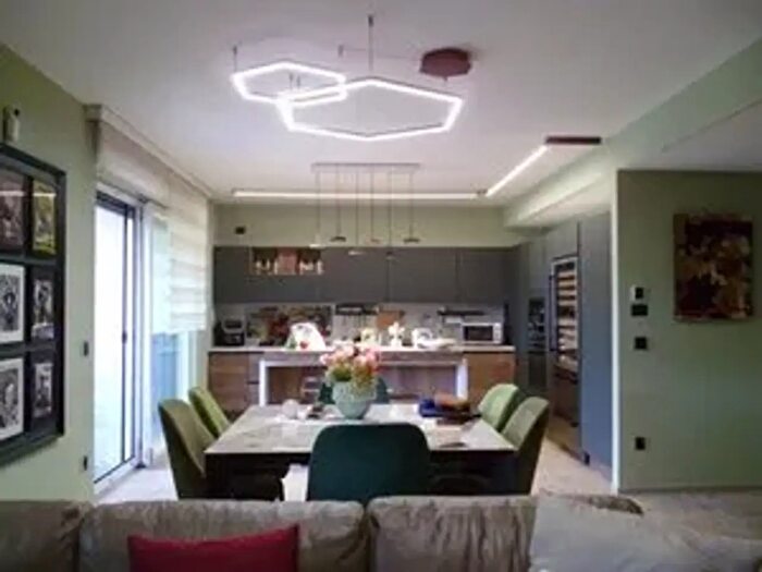 Appartamento con 9 locali in vendita in Corso E De Nicola, Afragola