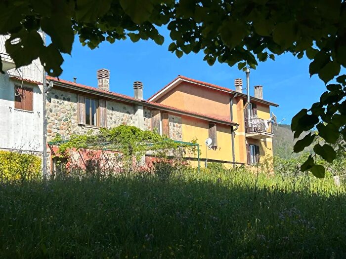 Casa trilocale in vendita in Calice Al Cornoviglio