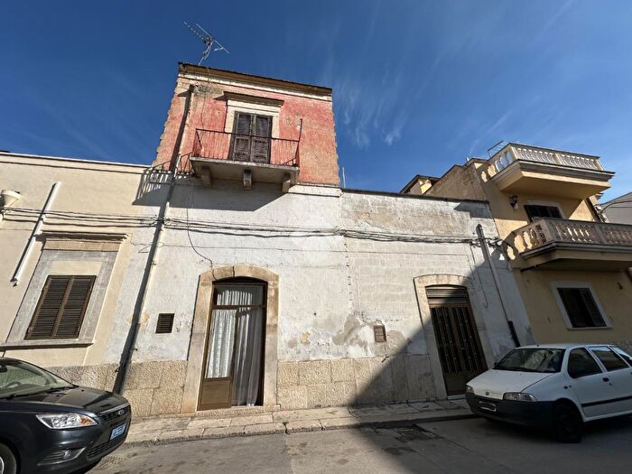 Casa con 7 locali in vendita in Via Armando Diaz, Canosa Di Puglia