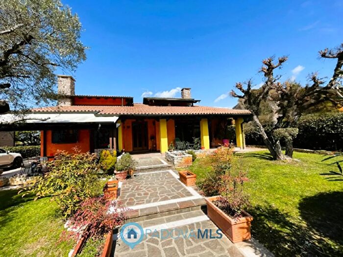 Casa con 6 locali in vendita in Via Monte Cengio, Vigonza