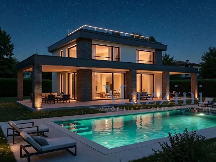 Casa con 11 locali in vendita in Via San Camillo, Forte Dei Marmi