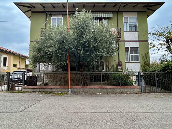 Casa con 10 locali in vendita in Via Ludovico Ariosto, Cesena