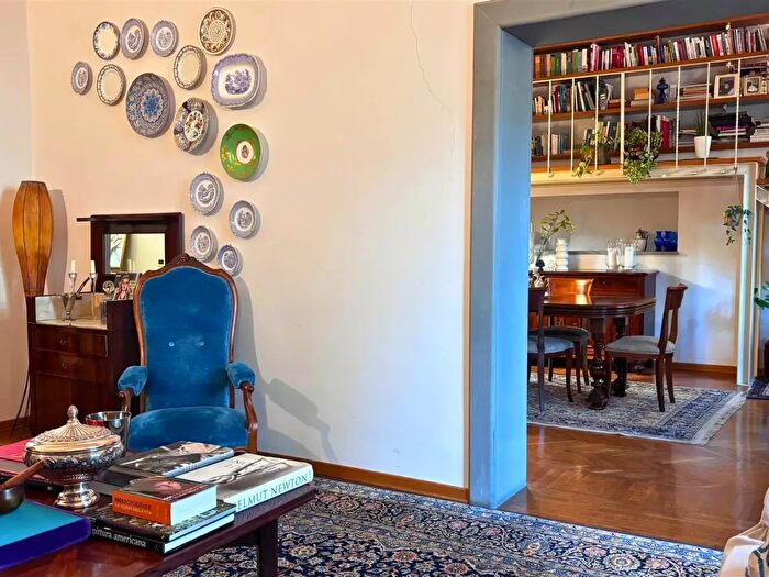 Appartamento con 8 locali in vendita in Firenze