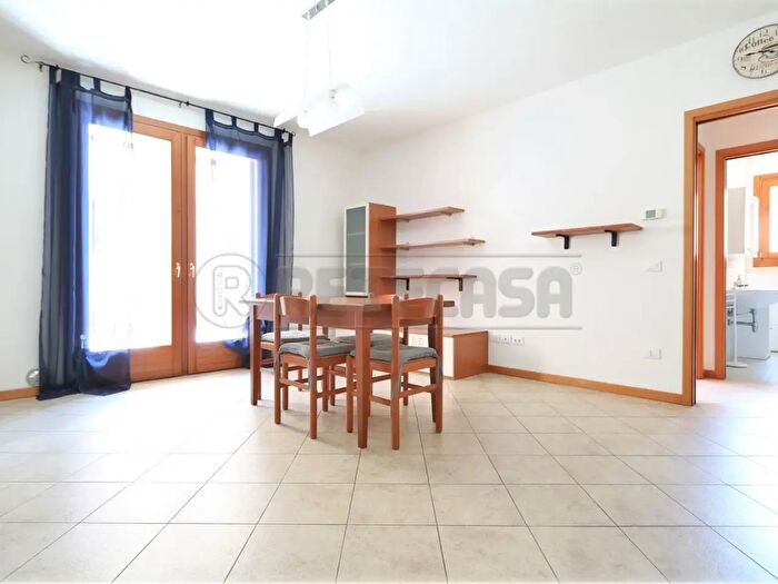 Appartamento trilocale in affitto in Via Casermette, Vicenza