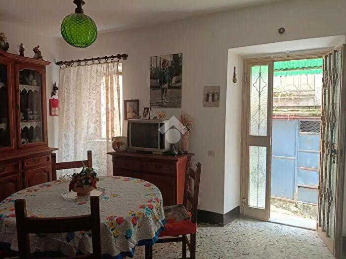 Casa bilocale in vendita in Frazione Pariana, Massa