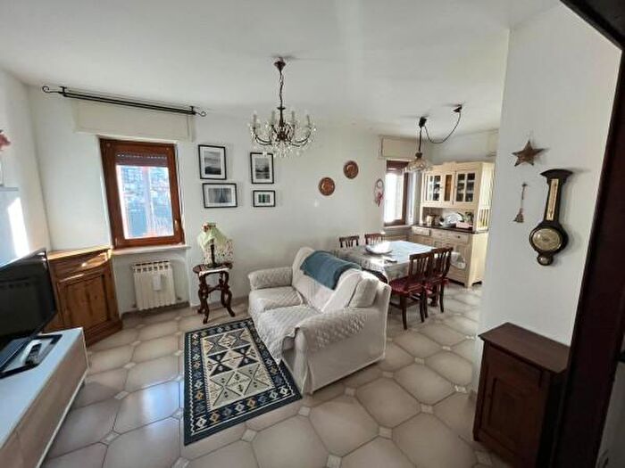 Appartamento trilocale in vendita in Via Trento, Saint Vincent