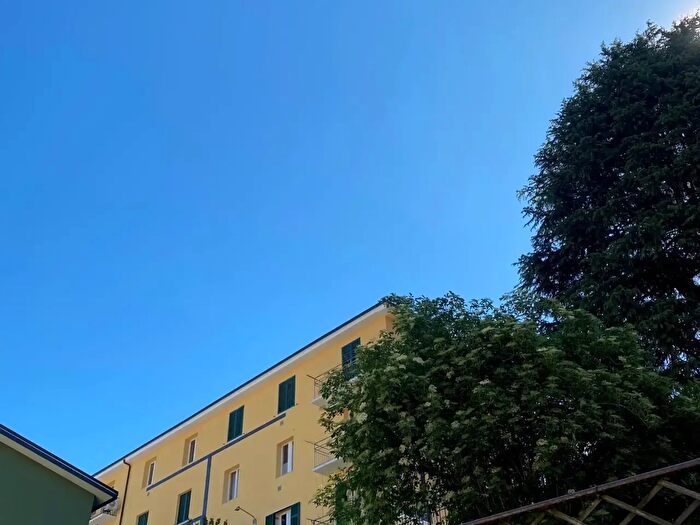 Appartamento trilocale in vendita in Via Monte Nero, Como