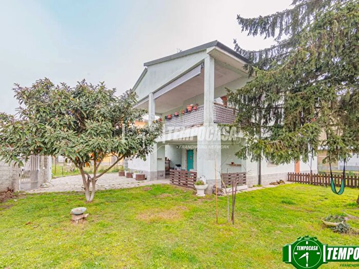 Casa con 5 locali in vendita in Via Salvatore Quasimodo, Albuzzano