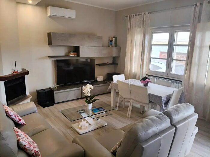 Casa con 5 locali in vendita in Forte Dei Marmi