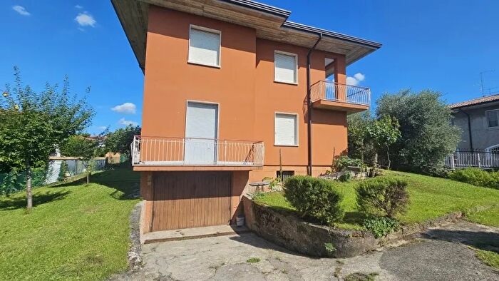 Casa con 7 locali in vendita in Desenzano Del Garda