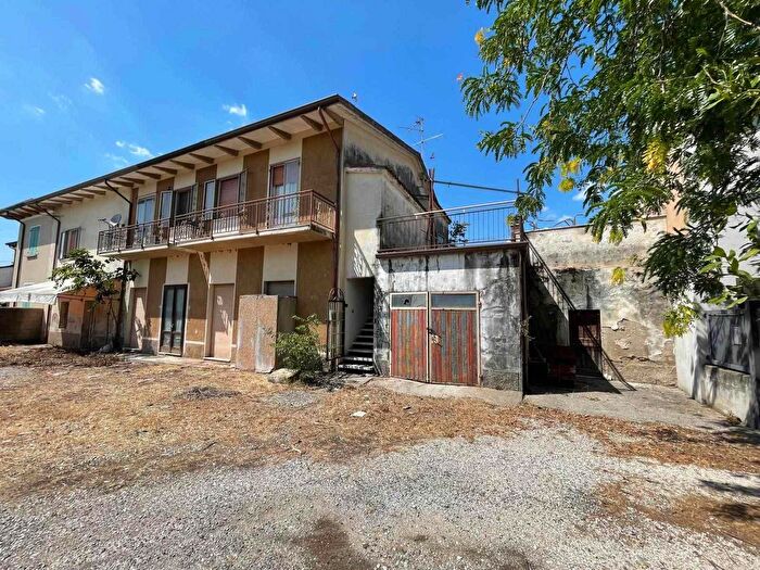 Casa con 10 locali in vendita in Via Baldassarre Castiglioni, Volta Mantovana