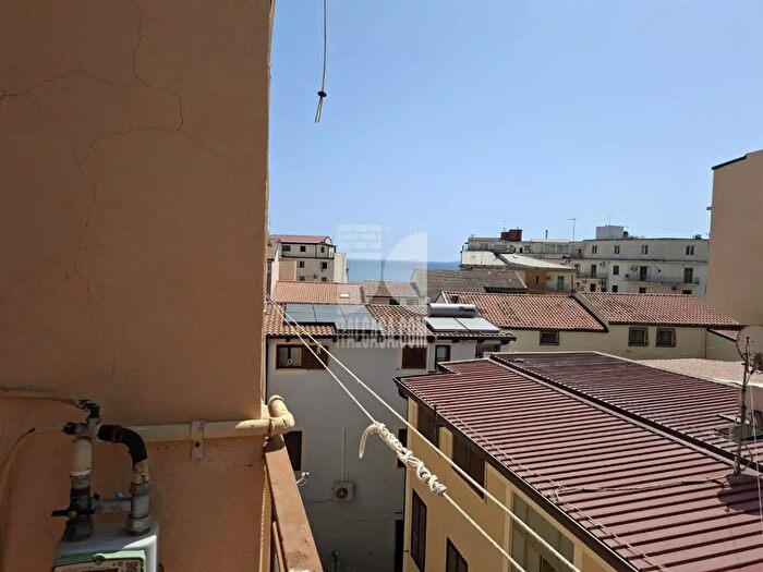 Appartamento con 5 locali in vendita in Via San Leonardo, Crotone
