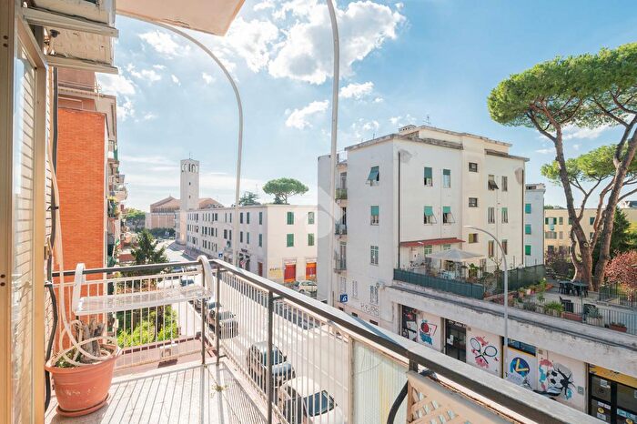 Appartamento trilocale in vendita in Via Giuseppe dAnnibale, Roma