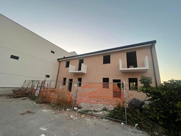 Casa con 5 locali in vendita in Via Benedetto Caputo, Torrenova