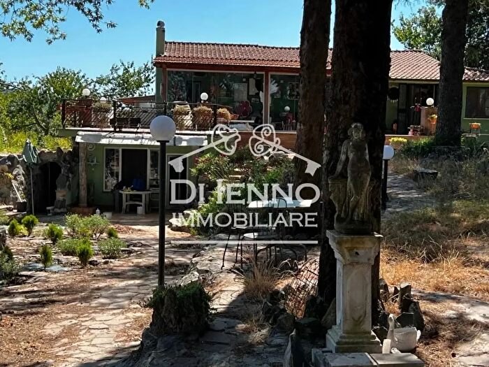 Casa con 8 locali in vendita in Strada Valle del Dragone, Oriolo Romano