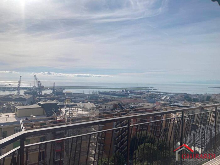 Appartamento trilocale in affitto in Via Samo, Sestri Ponente, Genova