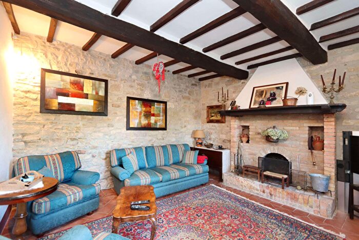 Casa con 5 locali in vendita in Asproli Loc Casaline, Todi