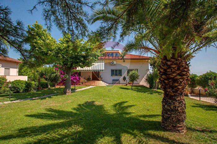 Casa con 5 locali in vendita in Via delle Querce, Pianella